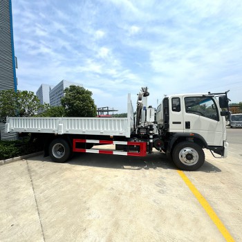 HOWO 4X2 5 Ton Hydraulic Telescopic Boom Truck Mounted Crane