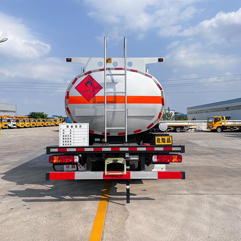SINOTRUK 4*2 11ton fuel tanker truck oil tank truck SINOTRUK 4*2 11ton fuel tanker truck oil tank truck