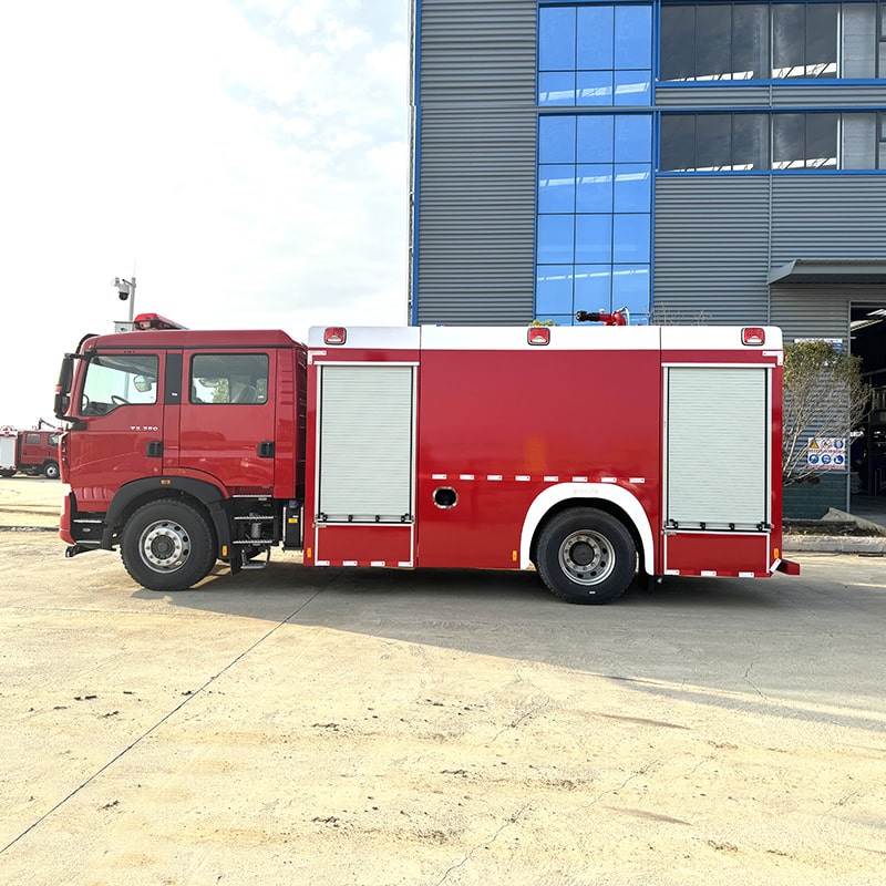 Camion de lutte contre l'incendie à mousse HOWO de haute qualité 8cbm 4*2 Camion de lutte contre l'incendie à mousse HOWO de haute qualité 8cbm 4*2