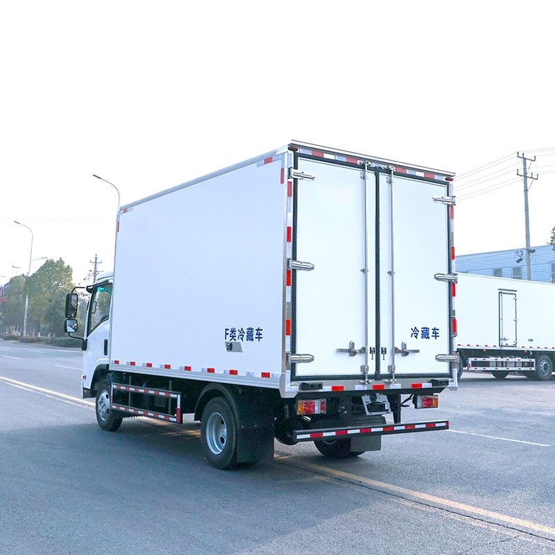 Японский бренд Isuzu 4.2m небольшой мини-рефрижератор Японский бренд Isuzu 4.2m небольшой мини-рефрижератор