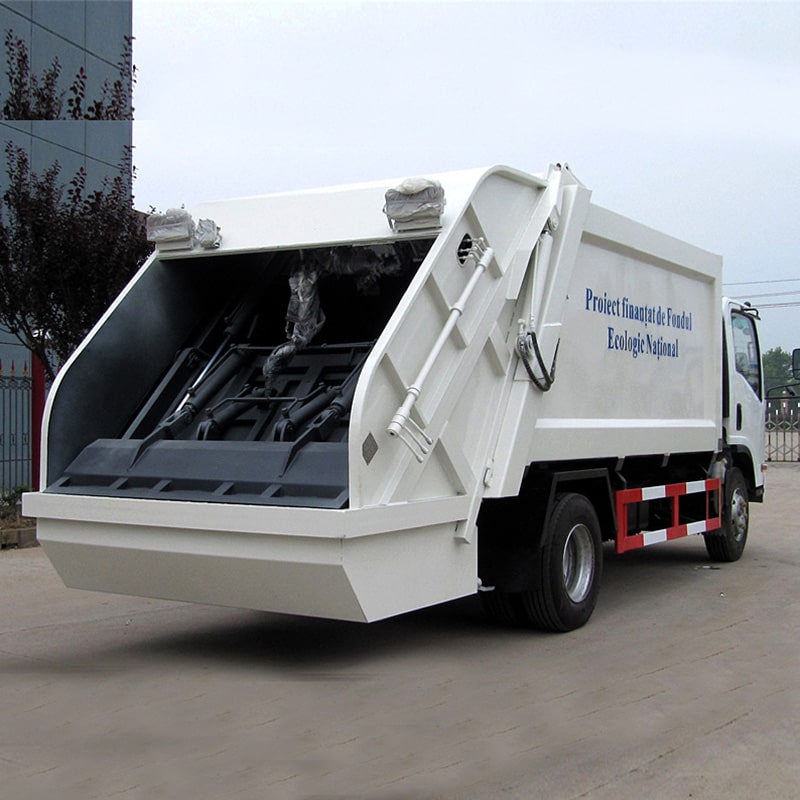 شاحنة التخلص من النفايات ذات التحميل الخلفي من طراز ISUZU ELF 8CBM 4x2 شاحنة التخلص من النفايات ذات التحميل الخلفي من طراز ISUZU ELF 8CBM 4x2