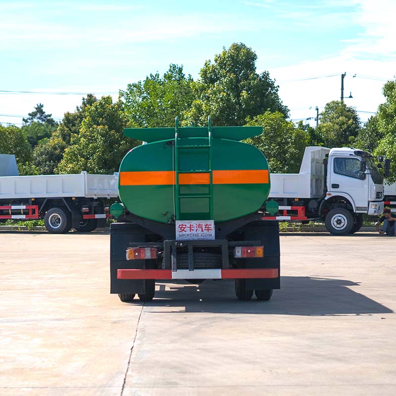 Camion-citerne diesel ISUZU 5000 litres Camion-citerne diesel ISUZU 5000 litres
