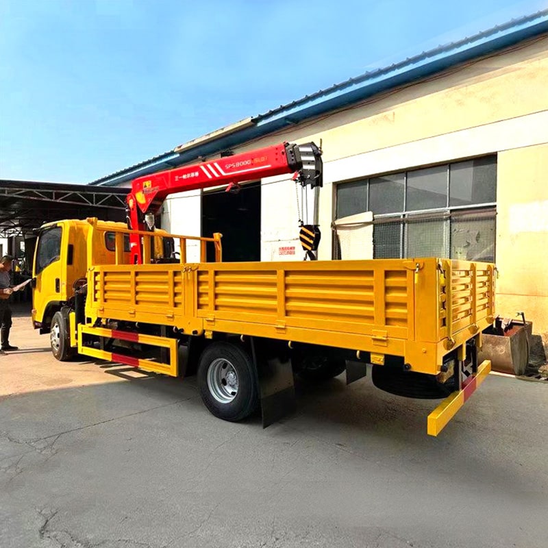 Grue hydraulique montée sur camion Isuzu 4*2 5 tonnes neuve ou d'occasion Grue hydraulique montée sur camion Isuzu 4*2 5 tonnes neuve ou d'occasion