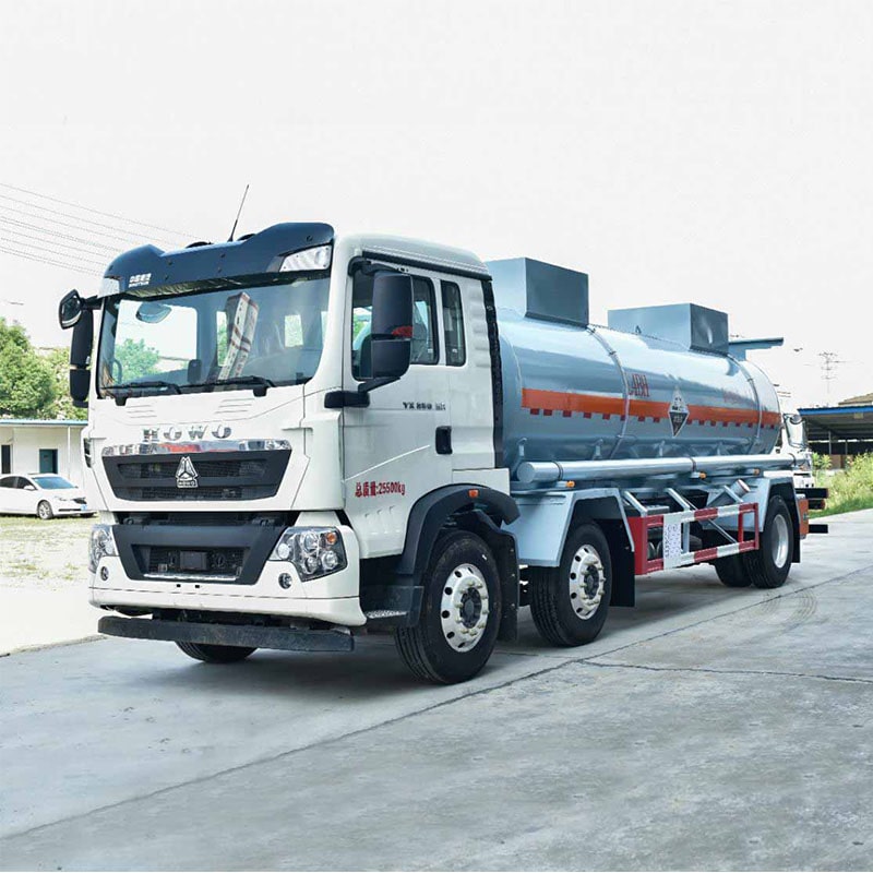 SINOTRUK 6*2 Химическая цистерна (нержавеющая сталь) на продажу SINOTRUK 6*2 Химическая цистерна (нержавеющая сталь) на продажу