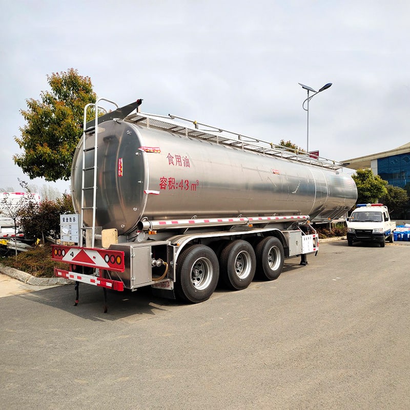 Remorque citerne à mazout robuste à 3 essieux de 43 000 L à vendre Remorque citerne à mazout robuste à 3 essieux de 43 000 L à vendre