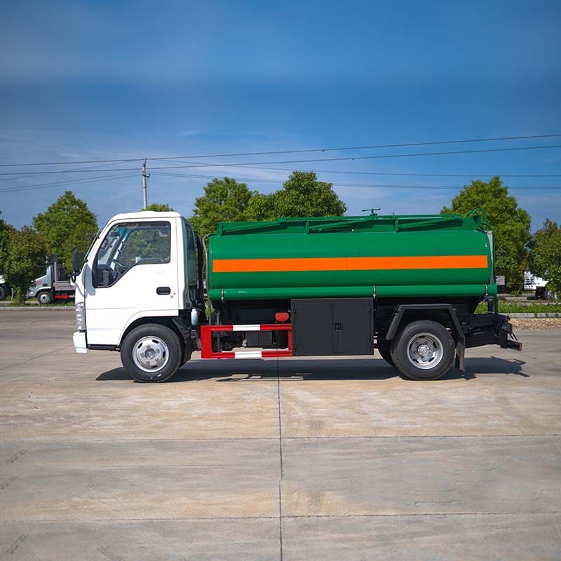 Camion-citerne diesel ISUZU 5000 litres Camion-citerne diesel ISUZU 5000 litres