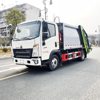 SINOTRUK HOWO 4*2 sanitation compressed garbage truck
