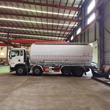 HOWO 28cbm corn Petroleum resin granule transport truck