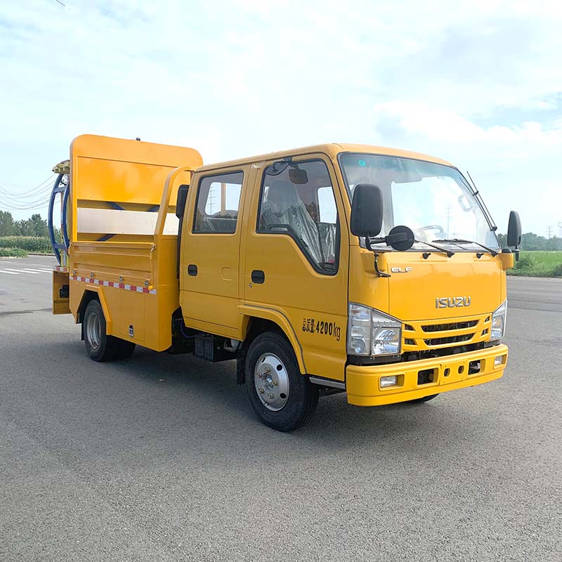 Японский Isuzu 4*2 двухрядный буферный грузовик для предотвращения столкновений Японский Isuzu 4*2 двухрядный буферный грузовик для предотвращения столкновений