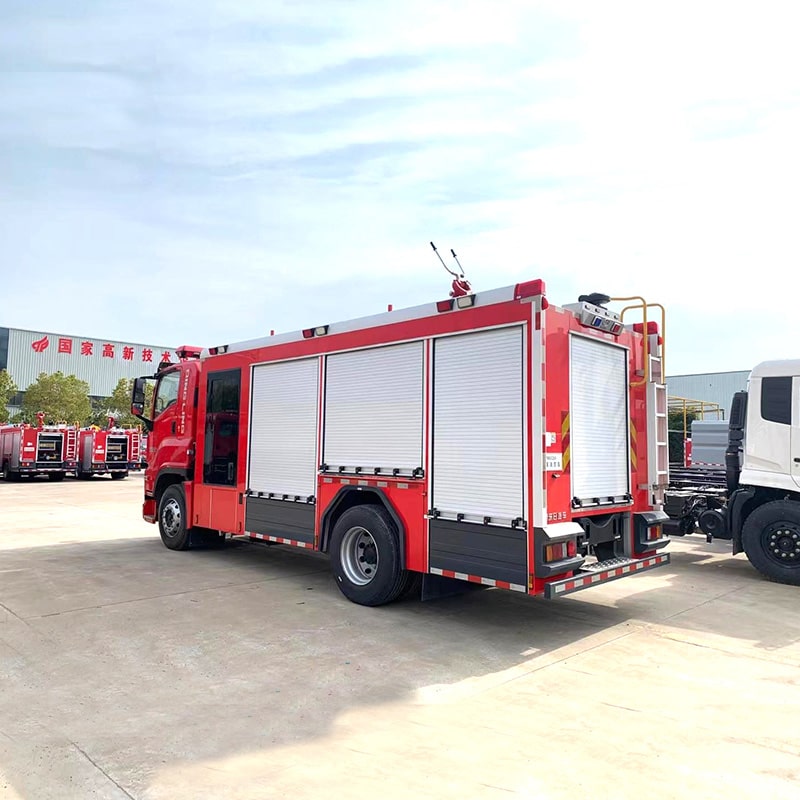 شاحنة إطفاء حرائق ISUZU 4*2 جديدة أو مستعملة بخزان مياه 8 متر مكعب شاحنة إطفاء حرائق ISUZU 4*2 جديدة أو مستعملة بخزان مياه 8 متر مكعب