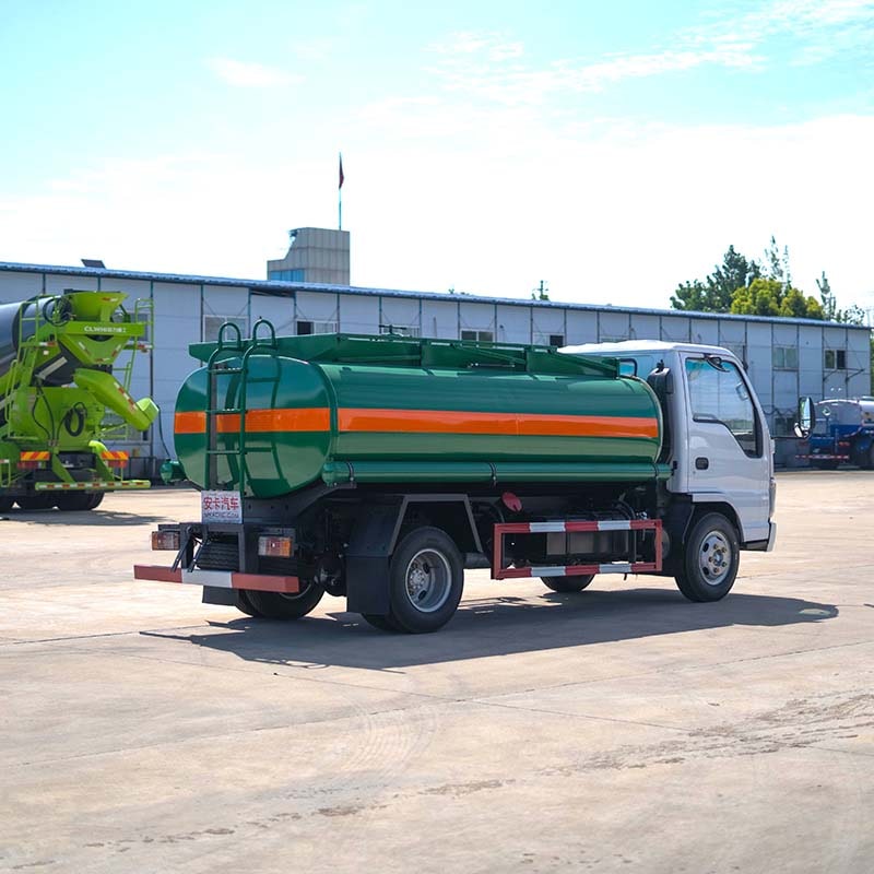 Camion-citerne diesel ISUZU 5000 litres Camion-citerne diesel ISUZU 5000 litres