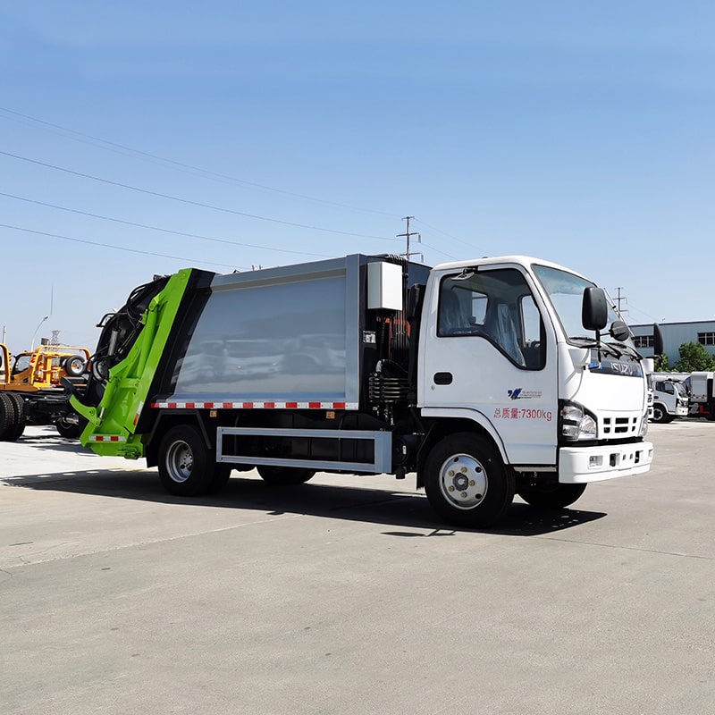 Высококачественный прессованный мусоровоз ISUZU объемом 6 куб. м. Высококачественный прессованный мусоровоз ISUZU объемом 6 куб. м.