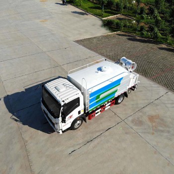 Howo Light Duty 4X2 5cbm Water Spray Tank Truck