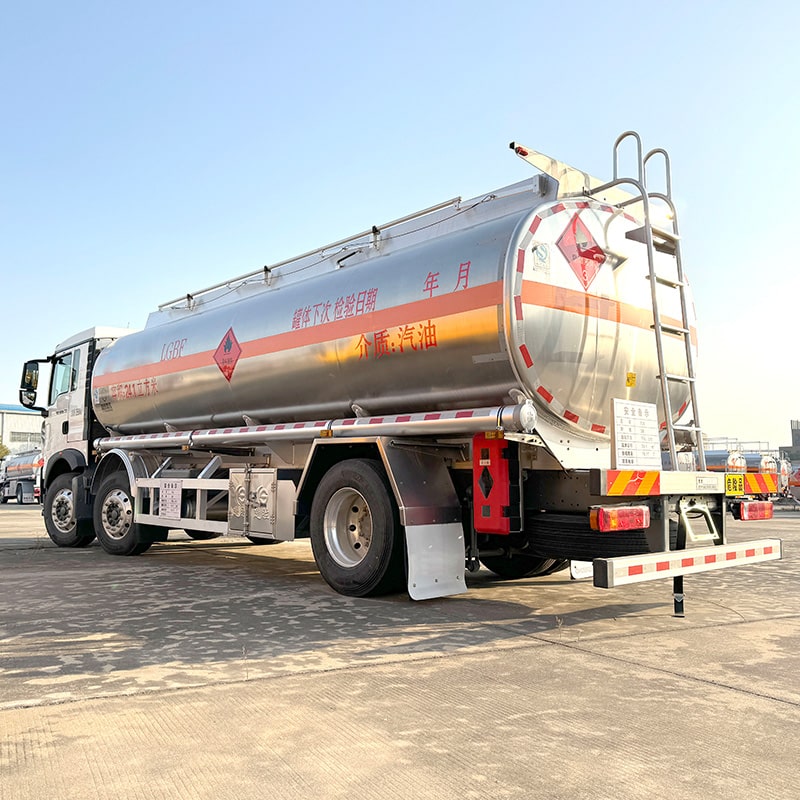 Camion de livraison diesel en alliage d'aluminium HOWO 25 000 litres Camion de livraison diesel en alliage d'aluminium HOWO 25 000 litres