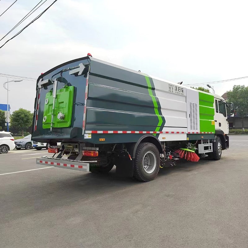 Цена на новую или б/у подметально-уборочную машину SINOTRUK 4*2 Цена на новую или б/у подметально-уборочную машину SINOTRUK 4*2