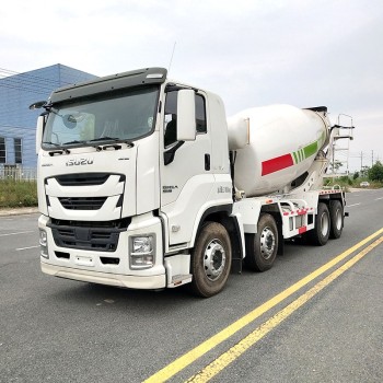 شاحنات خلط الخرسانة ISUZU 8*4 ذات 4 محاور