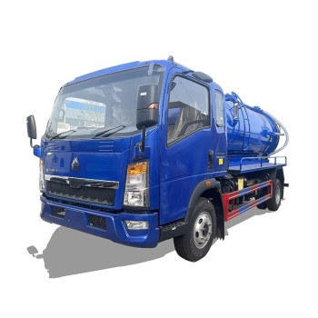 SINOTRUK 4*2 5 cubic vaccum fecal sewage suction truck