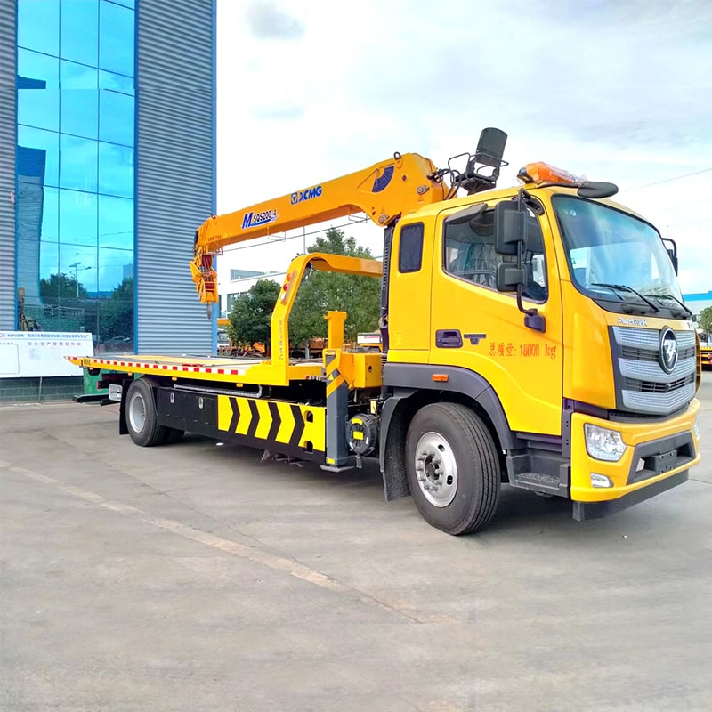 Эвакуатор Foton Flatbed с установленным 8-тонным краном Эвакуатор Foton Flatbed с установленным 8-тонным краном