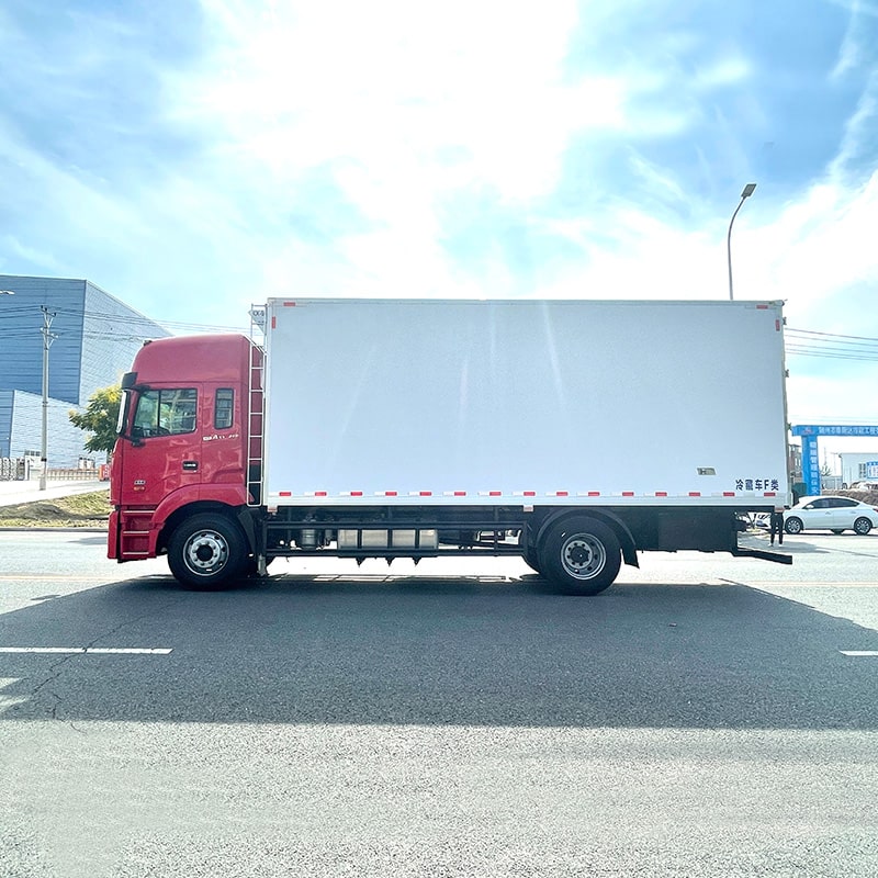 شاحنة JAC مبردة بطول 6.8 متر معزولة بسلسلة التبريد شاحنة JAC مبردة بطول 6.8 متر معزولة بسلسلة التبريد