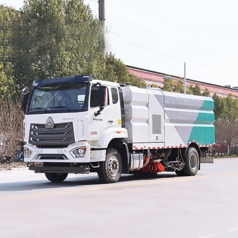 SINOTRUK 4*2 new or used price of road sweeper truck SINOTRUK 4*2 new or used price of road sweeper truck