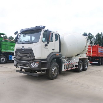 HOWO 6*4 5cbm lightweight mobile concrete mixer truck