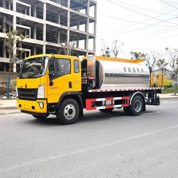 HOWO 4*2 Intelligent asphalt distributor truck
