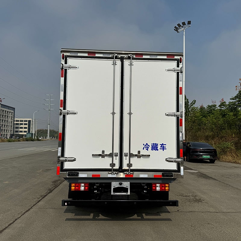 Цена на фургон-рефрижератор JMC Small 5 Ton Freezer Refrigerated Box Truck Цена на фургон-рефрижератор JMC Small 5 Ton Freezer Refrigerated Box Truck