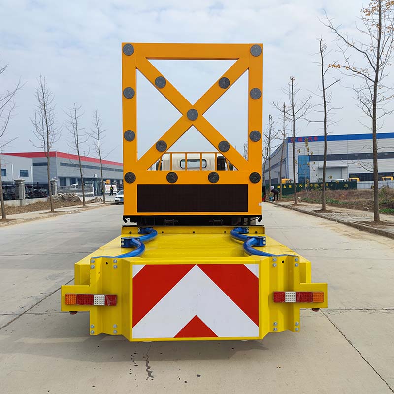 HOWO горячая продажа 100K 4*2 автомобильный буферный грузовик для предотвращения столкновений HOWO горячая продажа 100K 4*2 автомобильный буферный грузовик для предотвращения столкновений