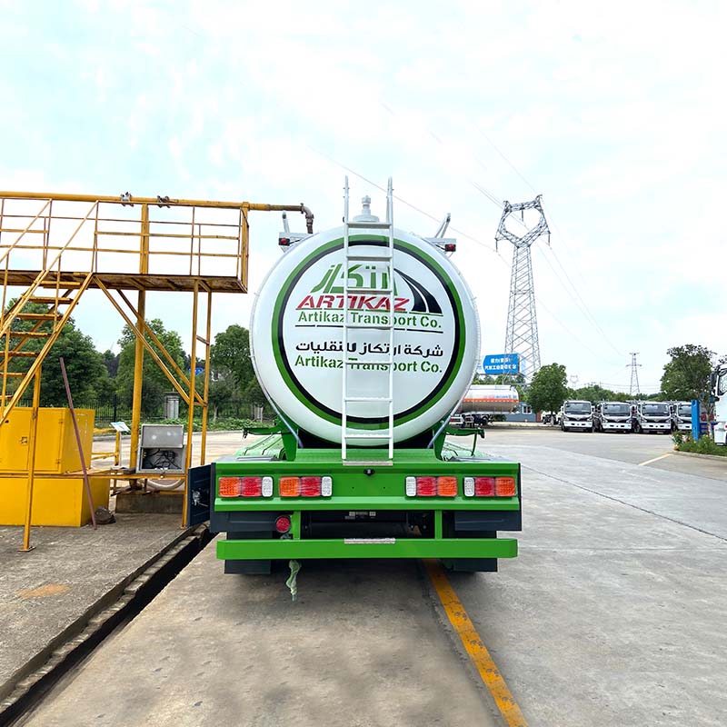 Semi-remorque en aluminium pour camion-citerne à huile, eau, liquide et carburant Semi-remorque en aluminium pour camion-citerne à huile, eau, liquide et carburant