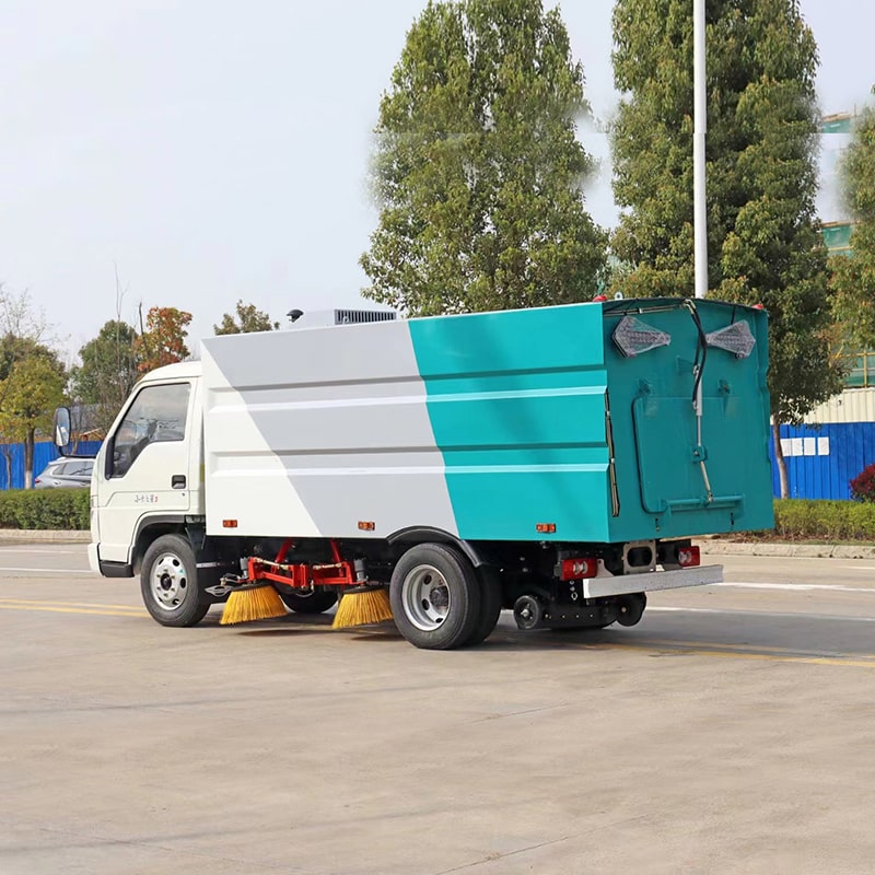 Подметально-уборочная машина Foton 4x2 с правым рулем Подметально-уборочная машина Foton 4x2 с правым рулем