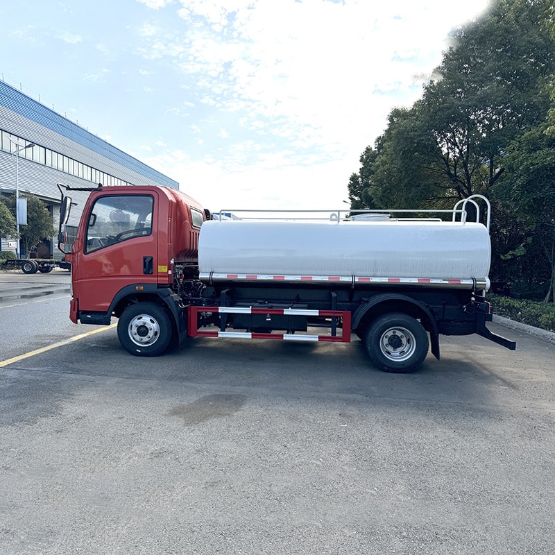Howo Mini Oil Fuel Tanker Truck 5000L Gasoline Petrol Diesel Howo Mini Oil Fuel Tanker Truck 5000L Gasoline Petrol Diesel