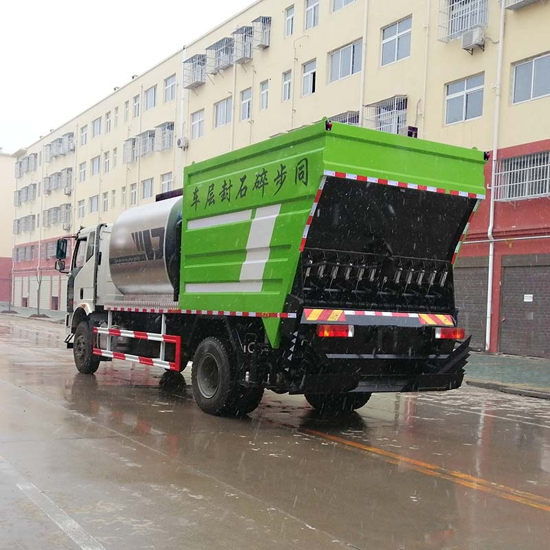 Синхронный разбрасыватель битумного щебня Faw 4x2 Синхронный разбрасыватель битумного щебня Faw 4x2