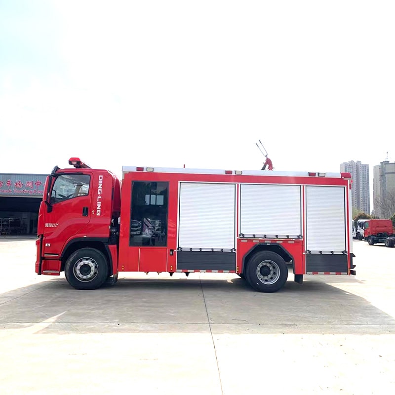 شاحنة إطفاء حرائق ISUZU 4*2 جديدة أو مستعملة بخزان مياه 8 متر مكعب شاحنة إطفاء حرائق ISUZU 4*2 جديدة أو مستعملة بخزان مياه 8 متر مكعب