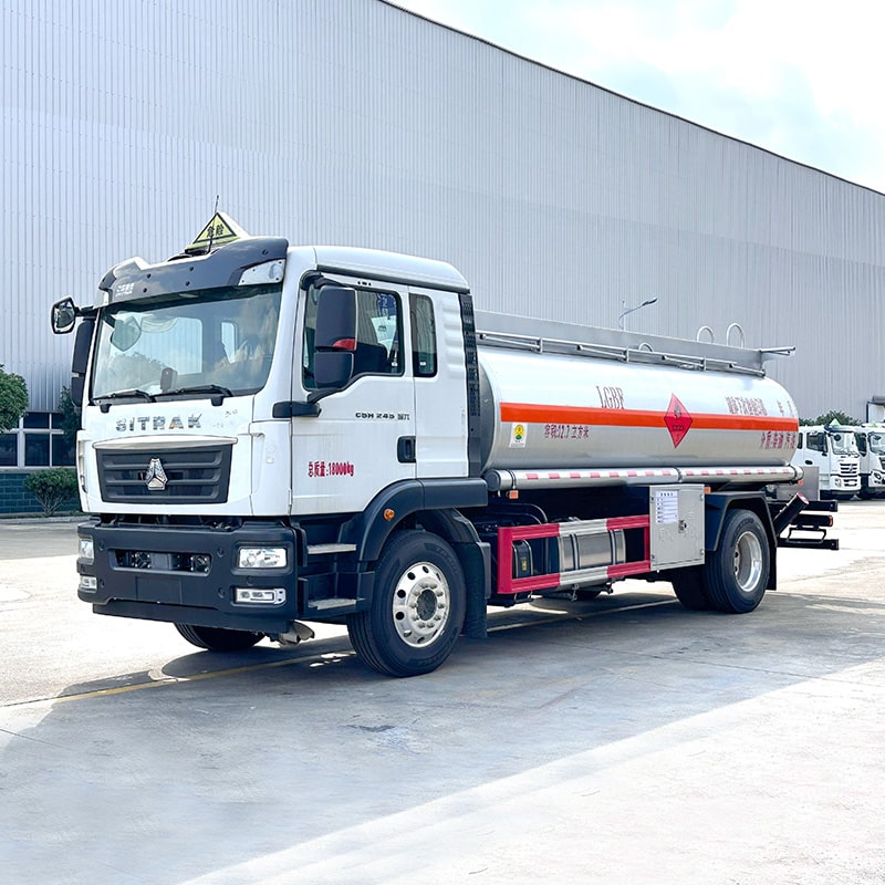 SINOTRUK 4*2 11ton fuel tanker truck oil tank truck SINOTRUK 4*2 11ton fuel tanker truck oil tank truck