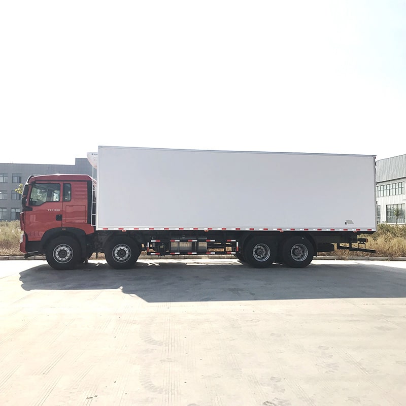 Рефрижераторы SINOTRUK HOWO 8*4 большой вместимости 56м3 Рефрижераторы SINOTRUK HOWO 8*4 большой вместимости 56м3