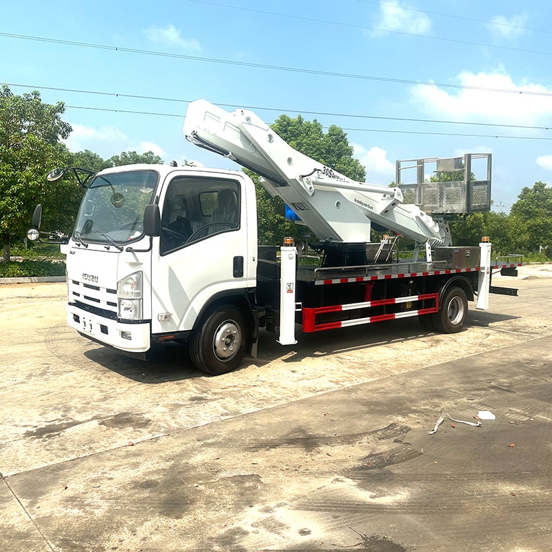 ISUZU новый или б/у грузовик для работы на высоте 30 метров ISUZU новый или б/у грузовик для работы на высоте 30 метров